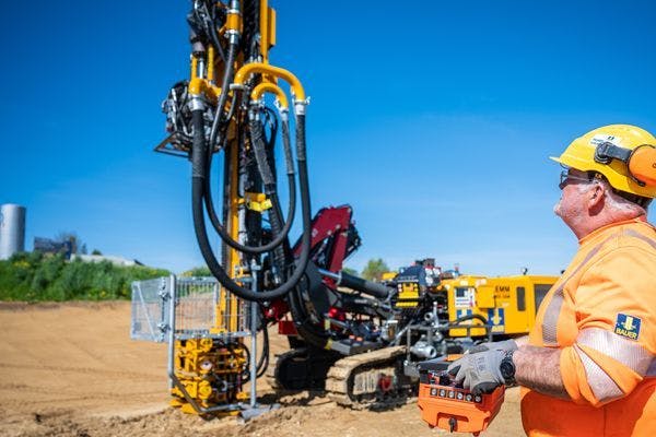 KLEMM Drilling Equipment

A combination of powerful hydraulics, high drilling performance, and impressive energy efficiency - a real all-rounder for probe drilling in near-surface geothermal energy.
