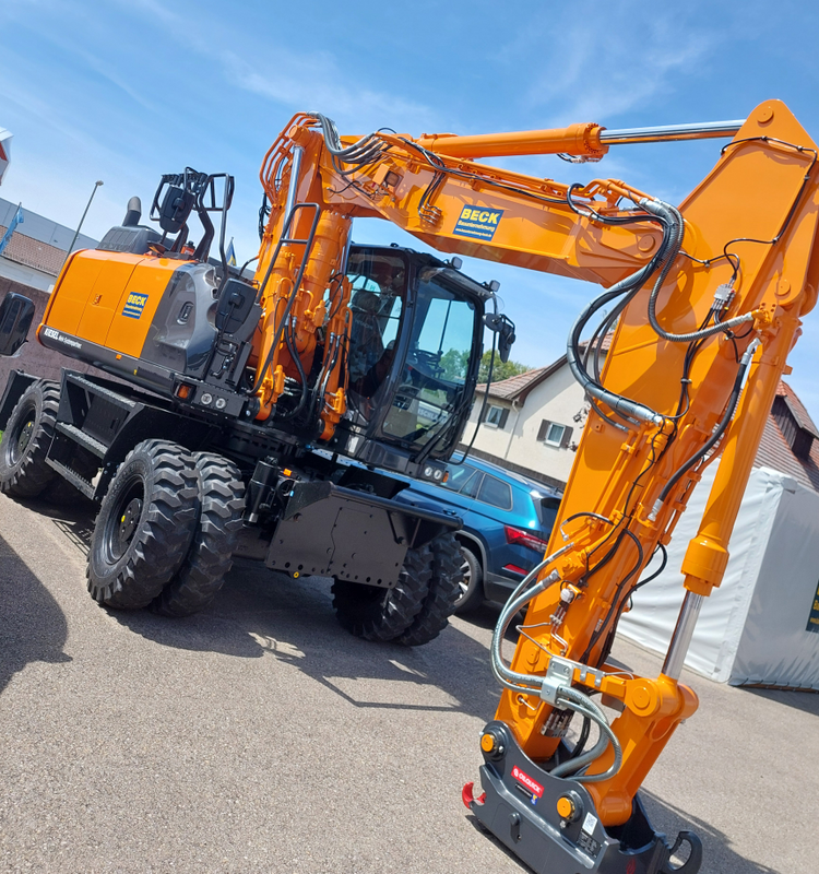 Bagger Hitachi ZX220W-7 WG