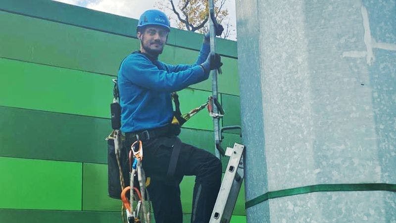 hochwertige Arbeitsbekleidung und Schutzausrüstung