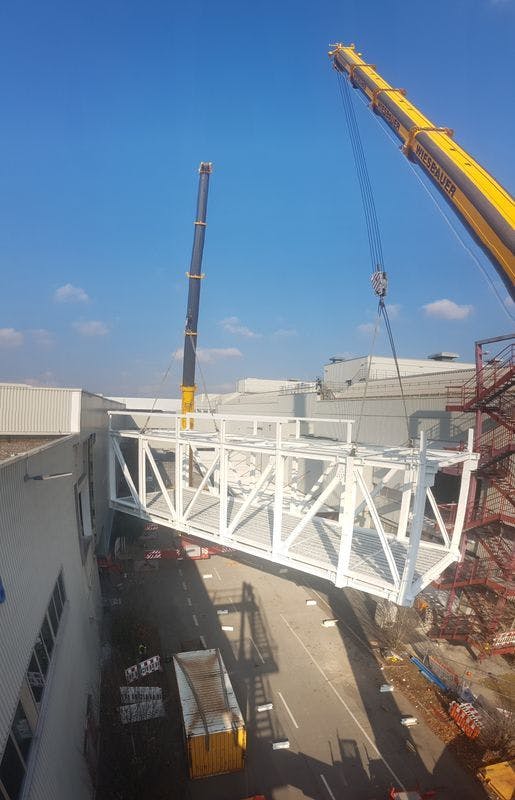 Connecting bridge between two production halls