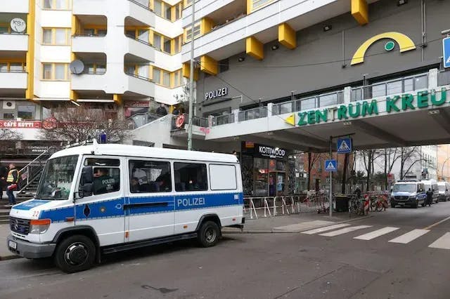 Nová polícia na Kottbusser Tor v Berlíne